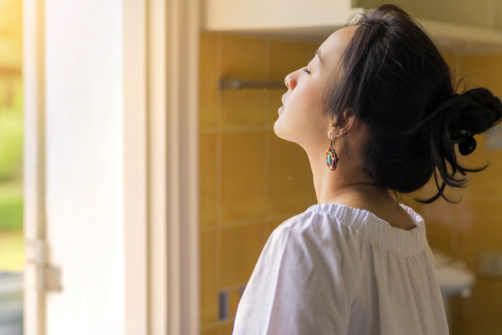 Beautiful-woman-breathing-freshness-air-on-feeling-defeated-ss